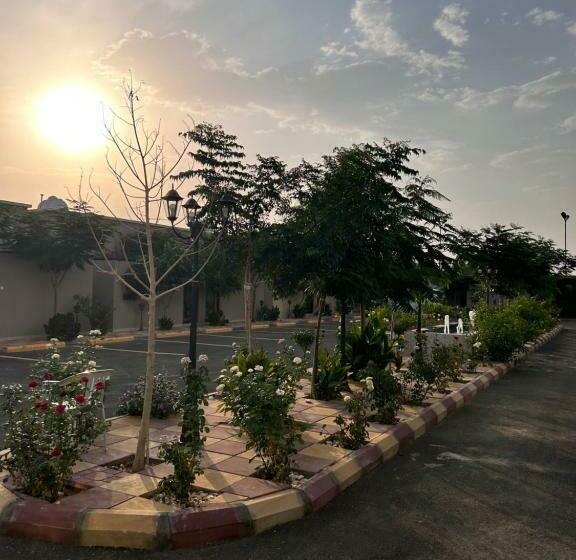 شقة غرفة واحدة, شاليهات ليالي العقيق