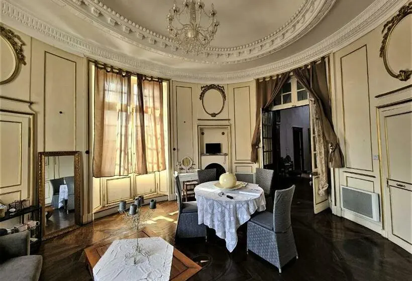 Deluxe-huone, Château Arche D Aure