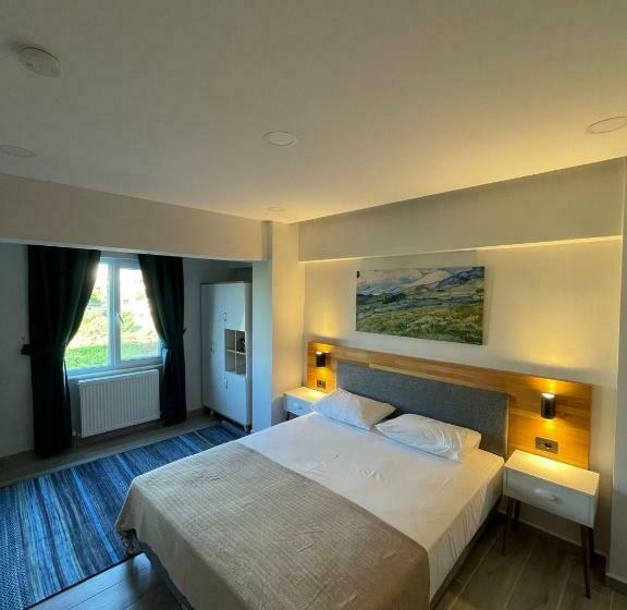 سوییت جونیور لوکس, Royalova