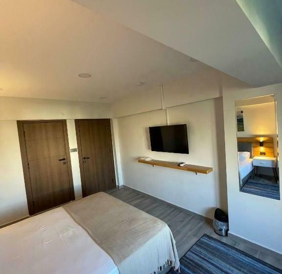 سوییت جونیور لوکس, Royalova