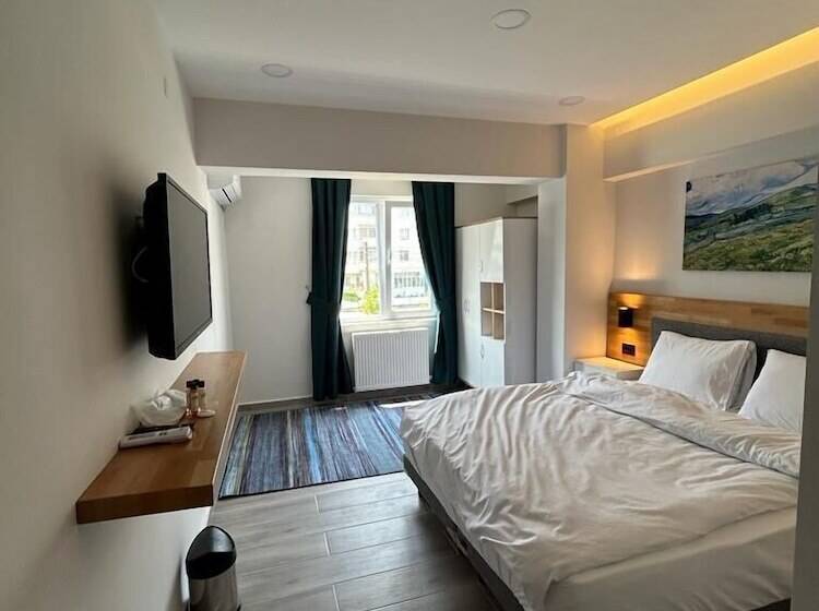 اتاق استاندارد, Royalova