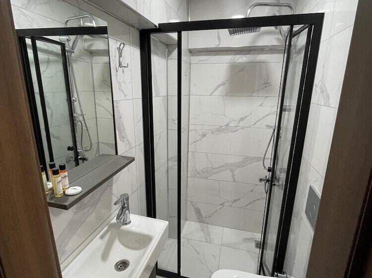 اتاق استاندارد, Royalova