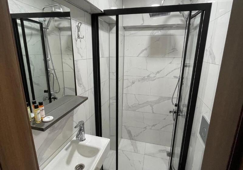 اتاق استاندارد, Royalova