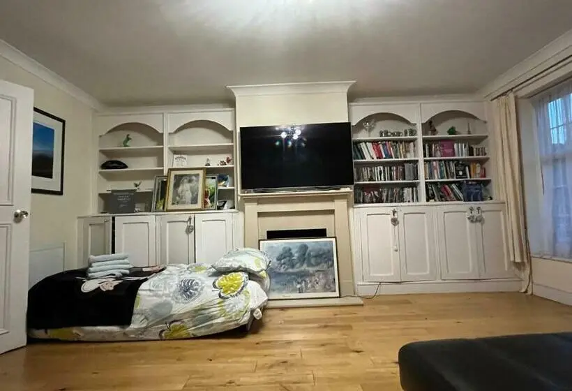Standard-huone Puutarhanäkymä, Beautiful Big Living Room With Sofa Bed