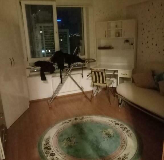 غرفة قياسية, Family House