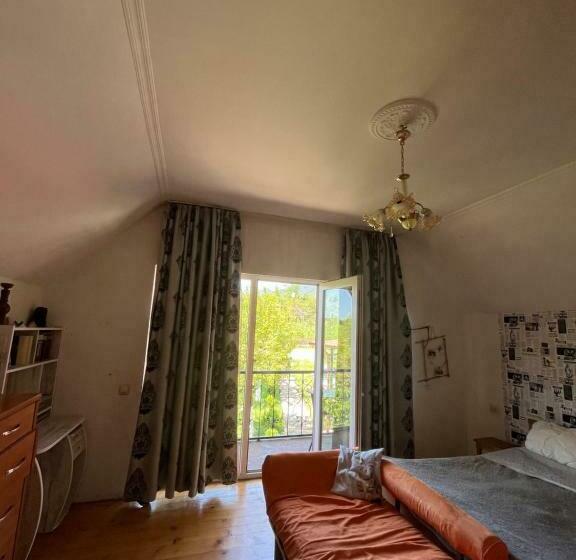 اتاق استاندارد با بالکن, Guesthouse Kvara Mukhuri