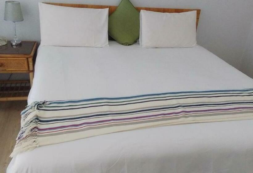 Habitación Triple Estándar Baño Compartido, Grey Shade Place