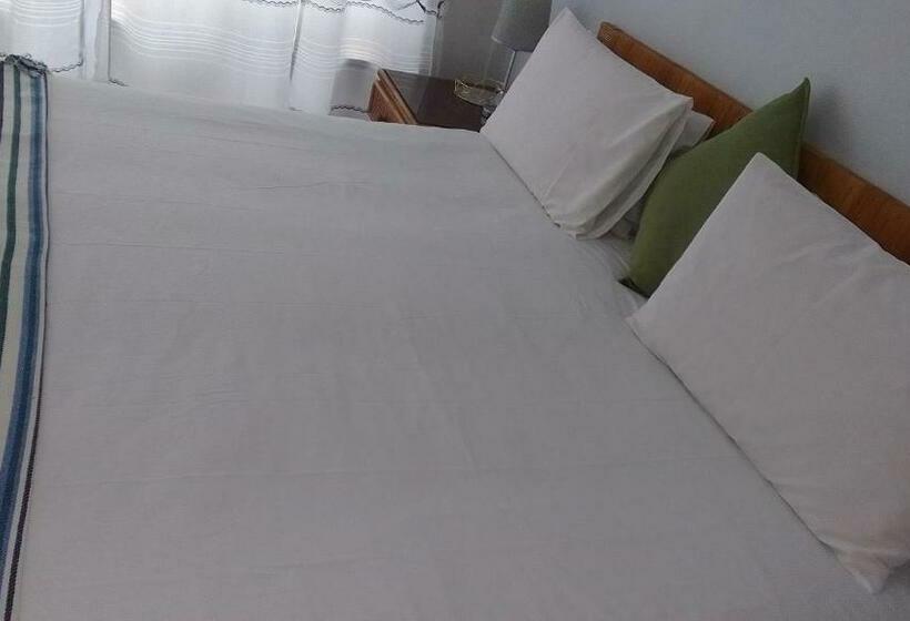 Habitación Triple Estándar Baño Compartido, Grey Shade Place