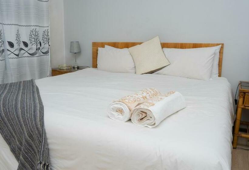 Habitación Triple Estándar Baño Compartido, Grey Shade Place