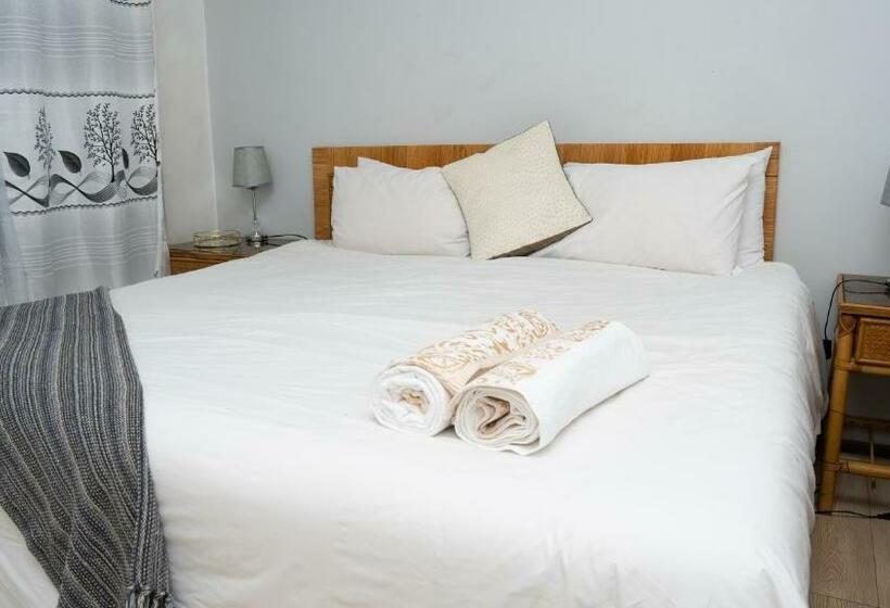 Habitación Triple Estándar Baño Compartido, Grey Shade Place