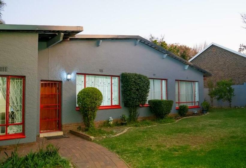 Habitación Triple Estándar Baño Compartido, Grey Shade Place