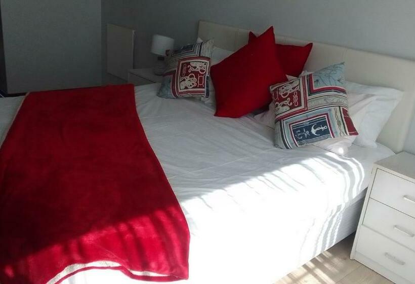 Habitación Triple Estándar, Grey Shade Place