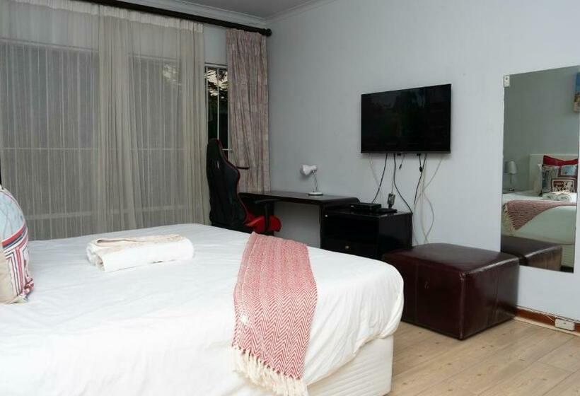 Habitación Triple Estándar, Grey Shade Place