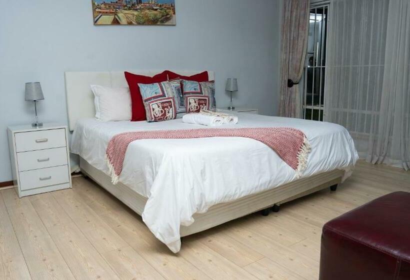 Habitación Triple Estándar, Grey Shade Place