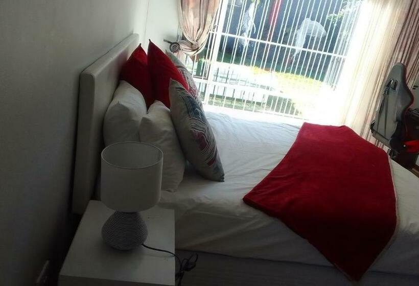 Habitación Triple Estándar, Grey Shade Place