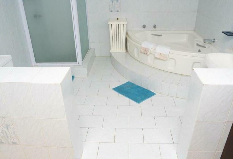 Habitación Triple Estándar, Grey Shade Place