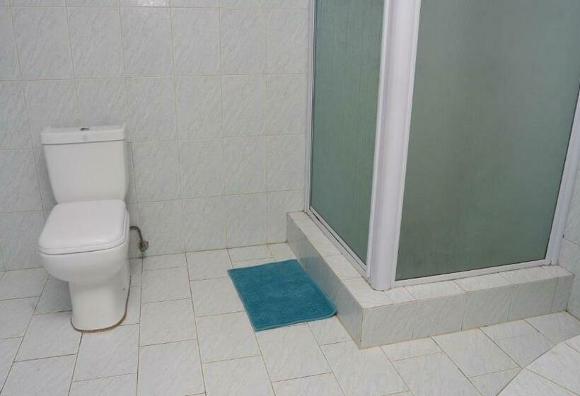 Habitación Triple Estándar, Grey Shade Place