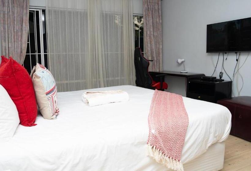 Habitación Triple Estándar, Grey Shade Place