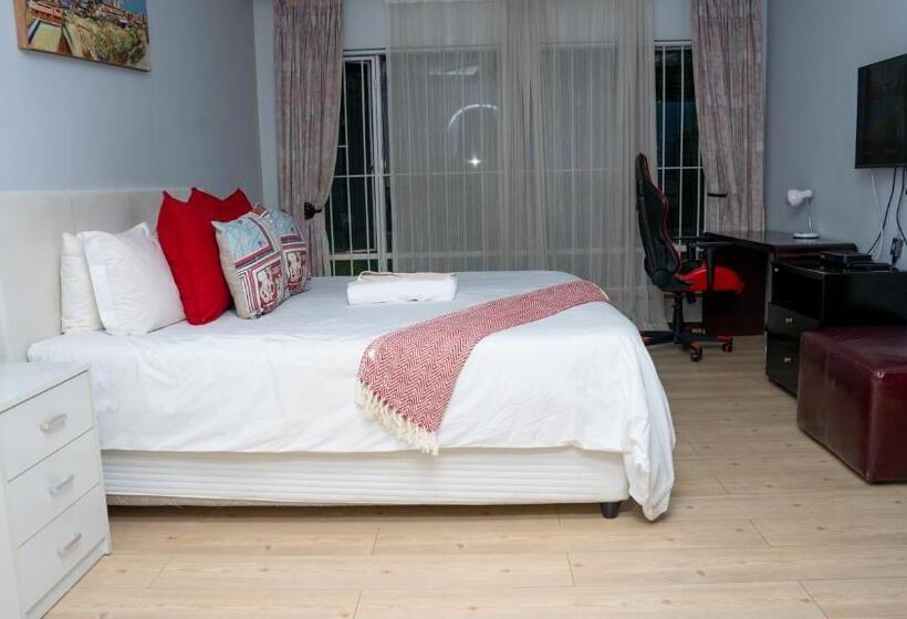 Habitación Triple Estándar, Grey Shade Place