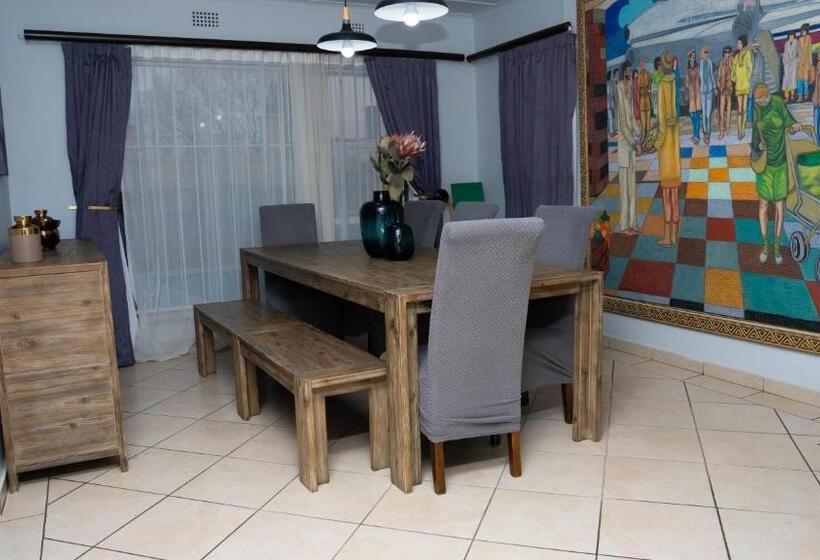 Habitación Triple Estándar, Grey Shade Place