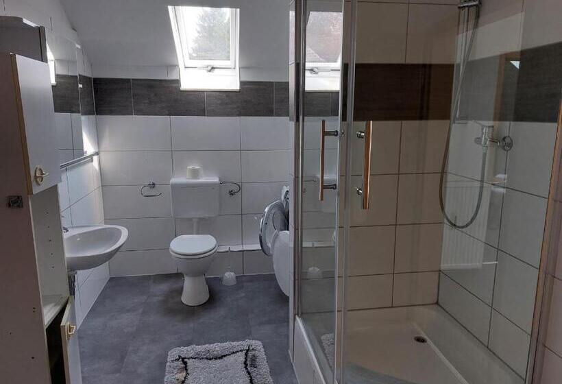 غرفة قياسية ثلاثية, Gästezimmer Gasthof Becker