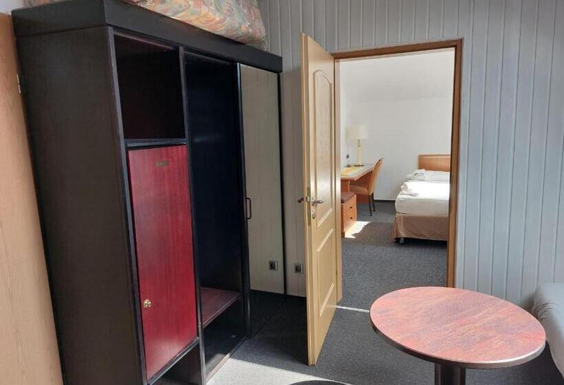 غرفة قياسية ثلاثية, Gästezimmer Gasthof Becker