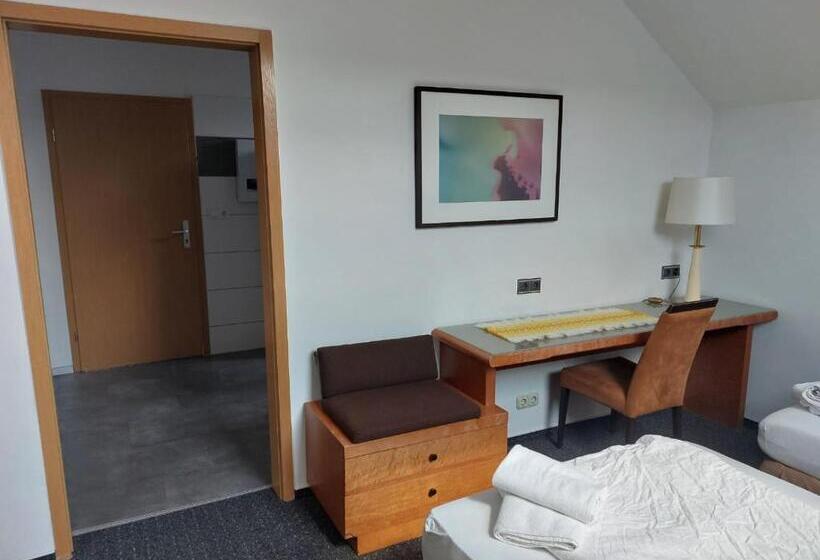 غرفة قياسية ثلاثية, Gästezimmer Gasthof Becker