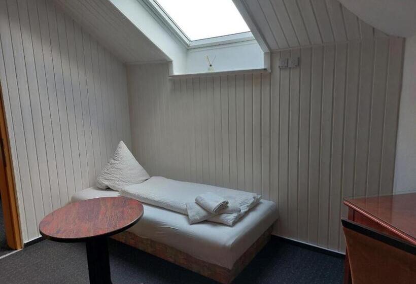 标准三人间, Gästezimmer Gasthof Becker