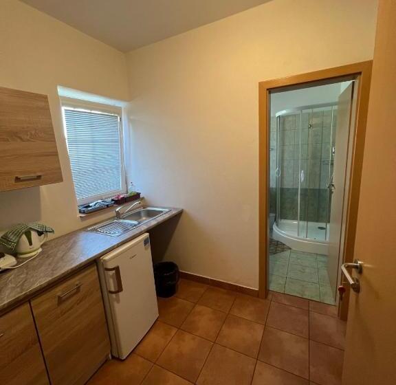 Семейный Номер, Alešův Dvůr