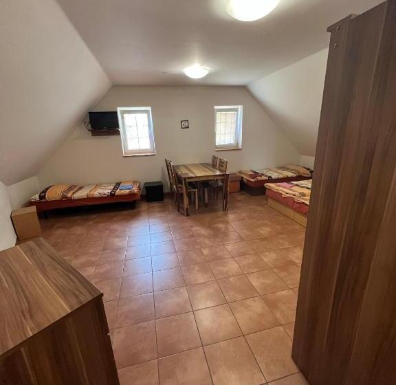 Семейный Номер, Alešův Dvůr