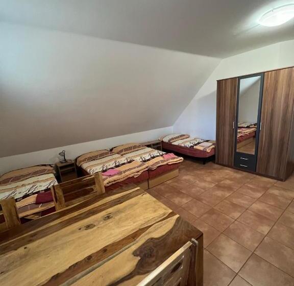 Семейный Номер, Alešův Dvůr