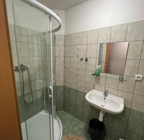 Семейный Номер, Alešův Dvůr