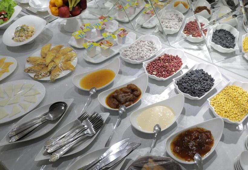 Economy Triple Room, Sharq