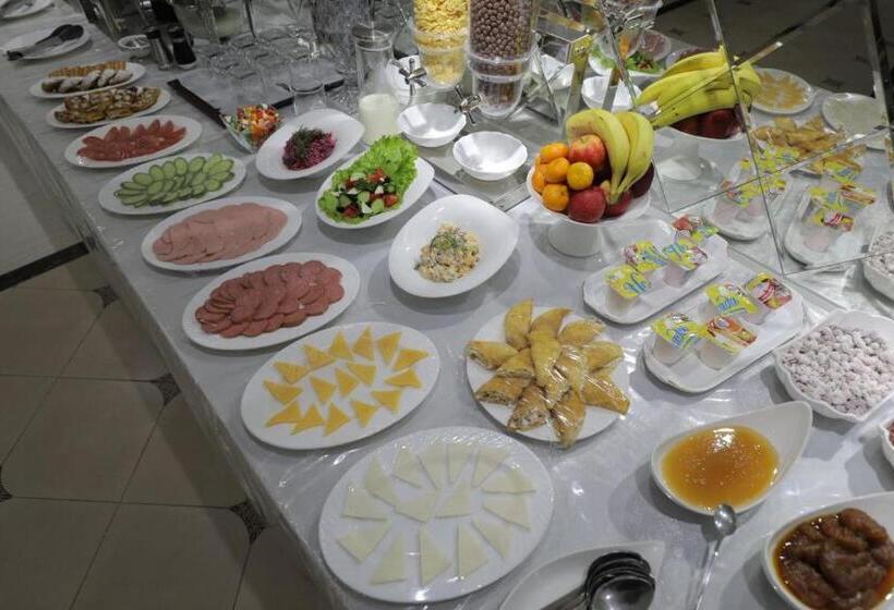 Economy Triple Room, Sharq