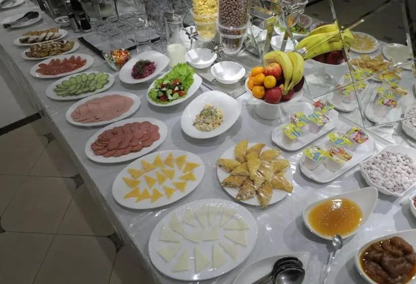 Economy Triple Room, Sharq