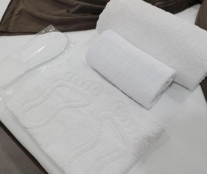 Economy Triple Room, Sharq