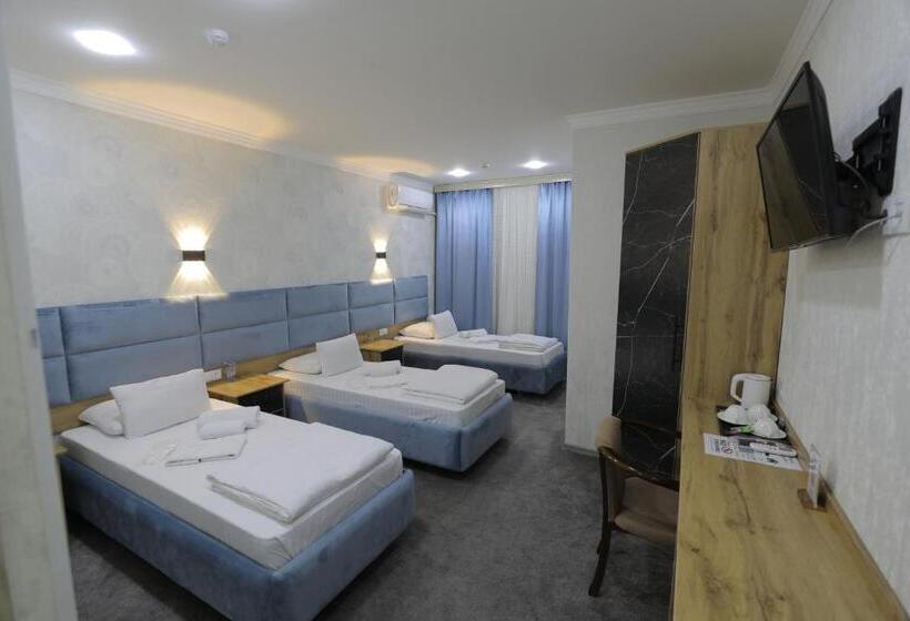 Economy Triple Room, Sharq