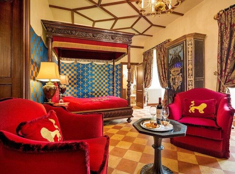 Люкс, Château La Tour Carnet B.magrez Luxury Wine Experience