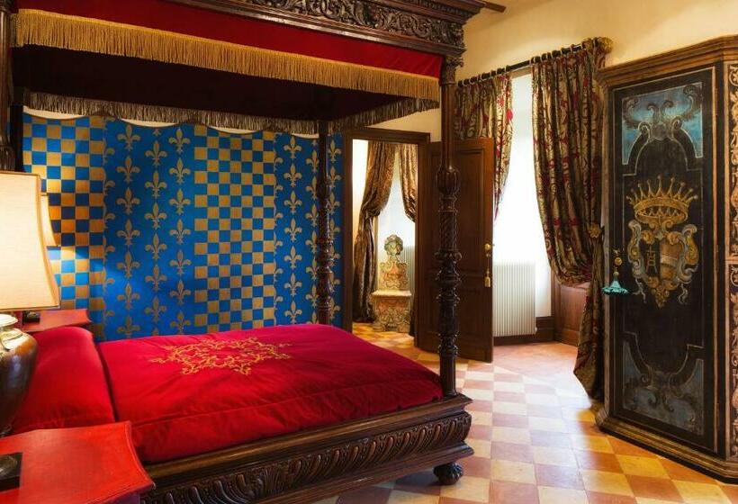 Люкс, Château La Tour Carnet B.magrez Luxury Wine Experience