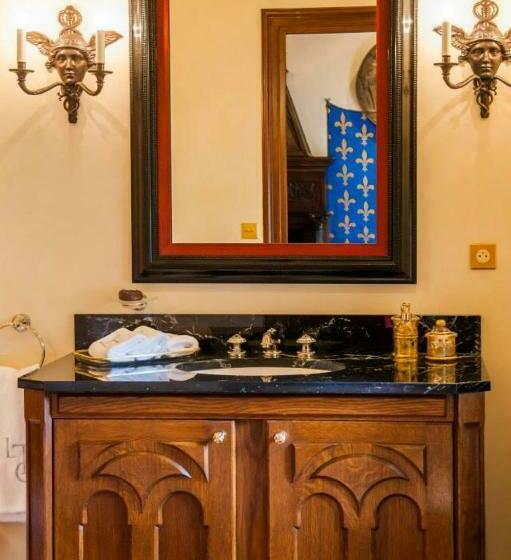 Люкс, Château La Tour Carnet B.magrez Luxury Wine Experience