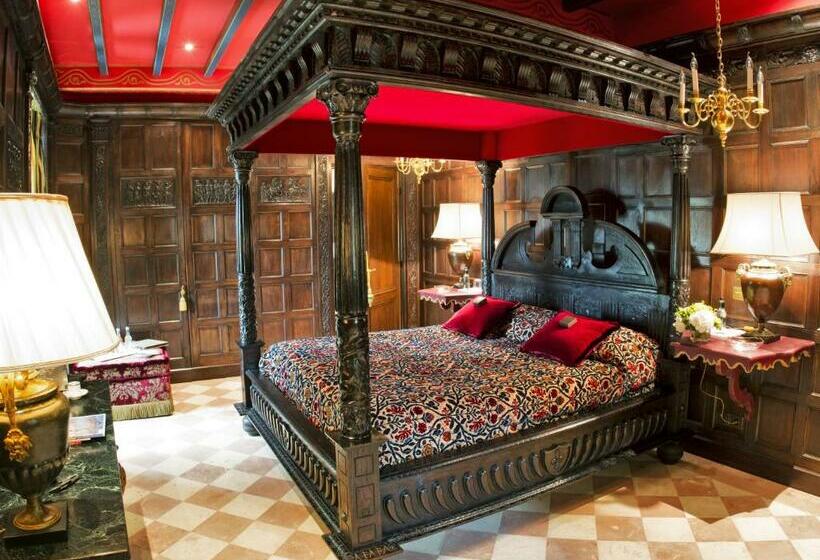 Люкс, Château La Tour Carnet B.magrez Luxury Wine Experience