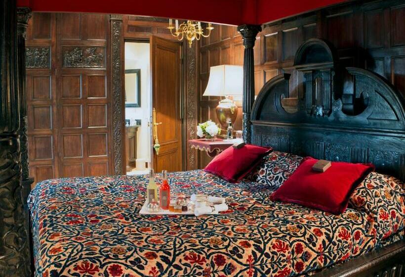 Люкс, Château La Tour Carnet B.magrez Luxury Wine Experience