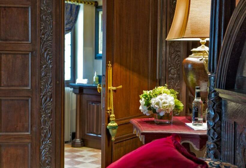 Люкс, Château La Tour Carnet B.magrez Luxury Wine Experience