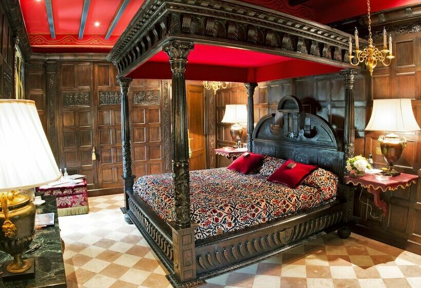 Люкс, Château La Tour Carnet B.magrez Luxury Wine Experience