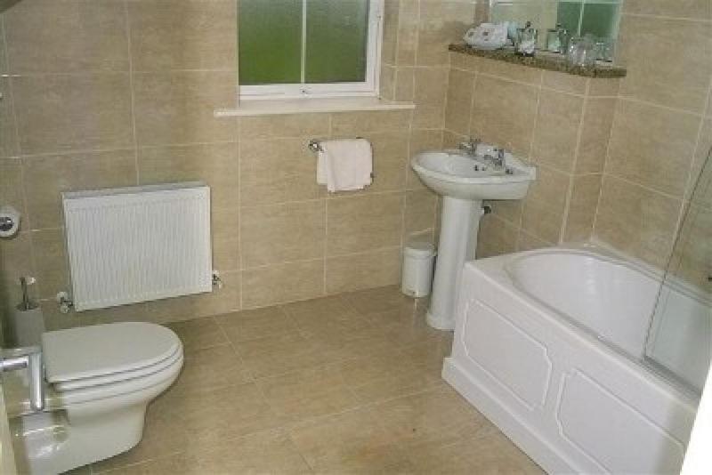 スタンダードトリプルルーム, Rivermount House