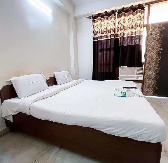 Quarto deluxe, Ahuja Residency Noida