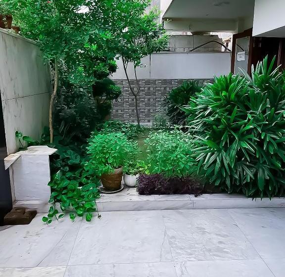 Quarto deluxe, Ahuja Residency Noida