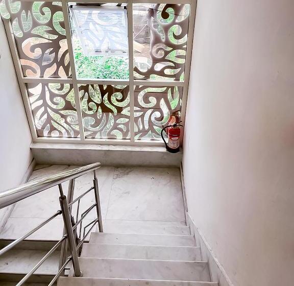 Quarto deluxe, Ahuja Residency Noida