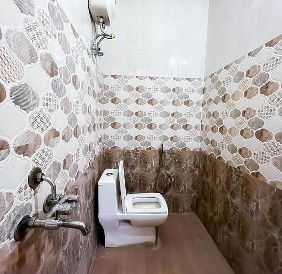 Quarto deluxe, Ahuja Residency Noida