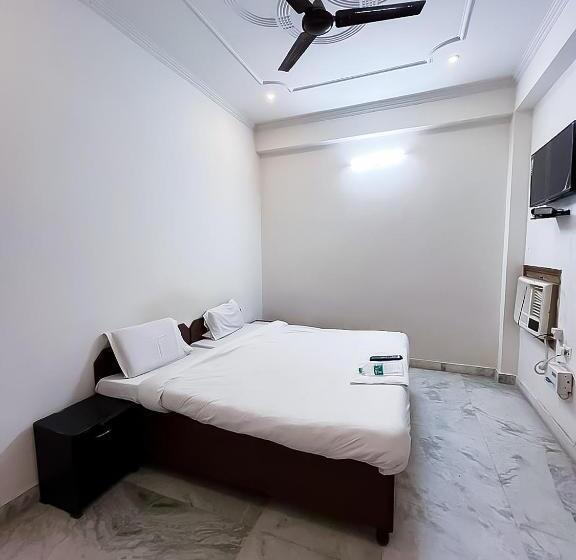 Quarto deluxe, Ahuja Residency Noida
